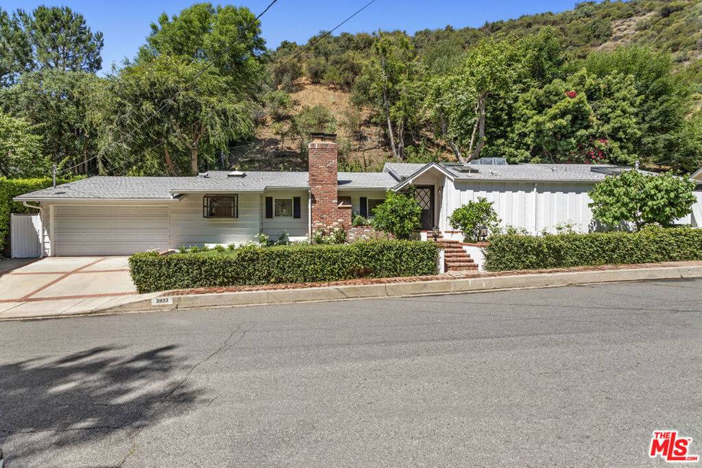 Los Angeles, CA 90049,3933 Mandeville Canyon RD
