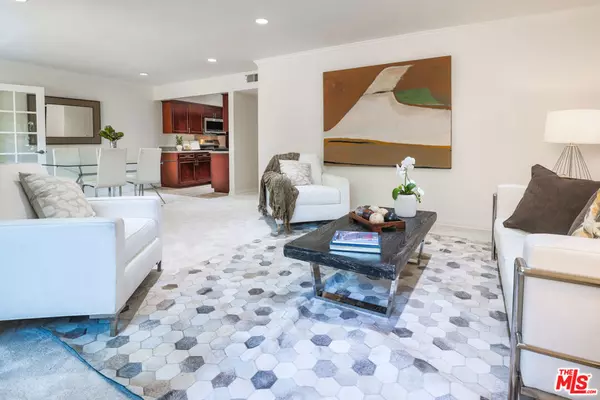 Los Angeles, CA 90068,6700 Hillpark DR #204