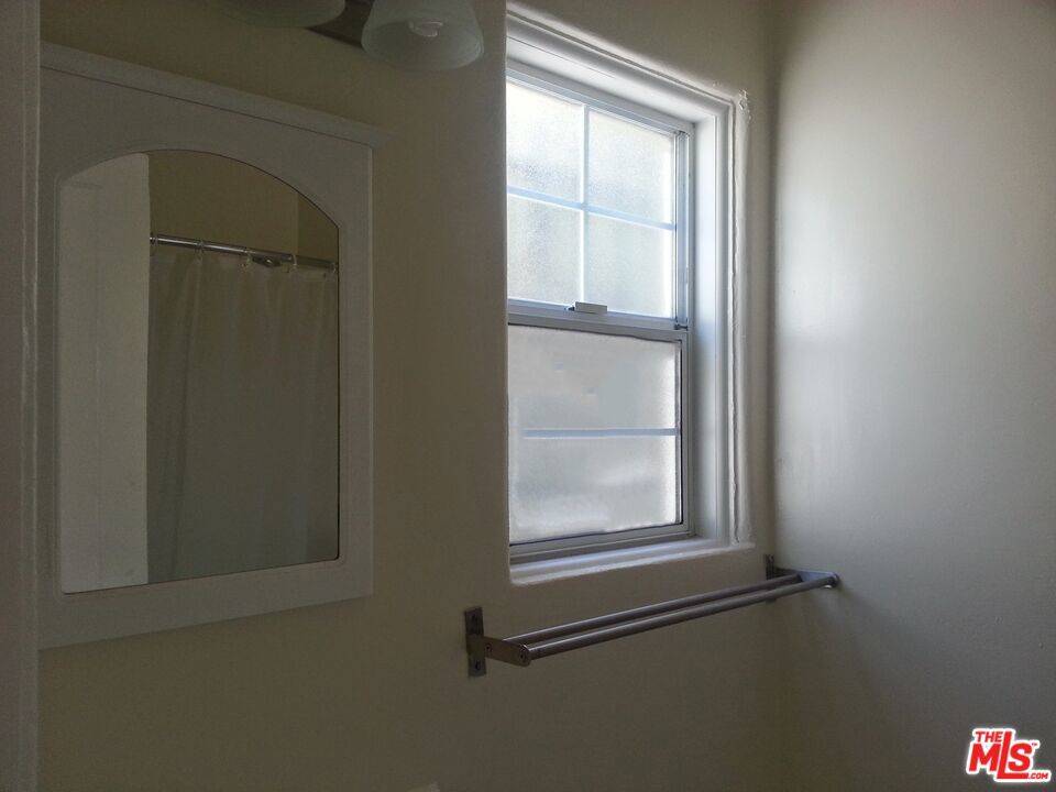 Los Angeles, CA 90004,615 N ROSSMORE AVE #203