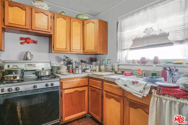 San Pedro, CA 90731,586 W MacArthur AVE