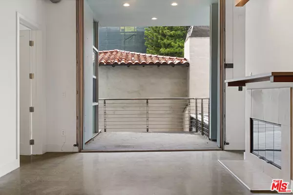 West Hollywood, CA 90069,1152 N La Cienega BLVD #101