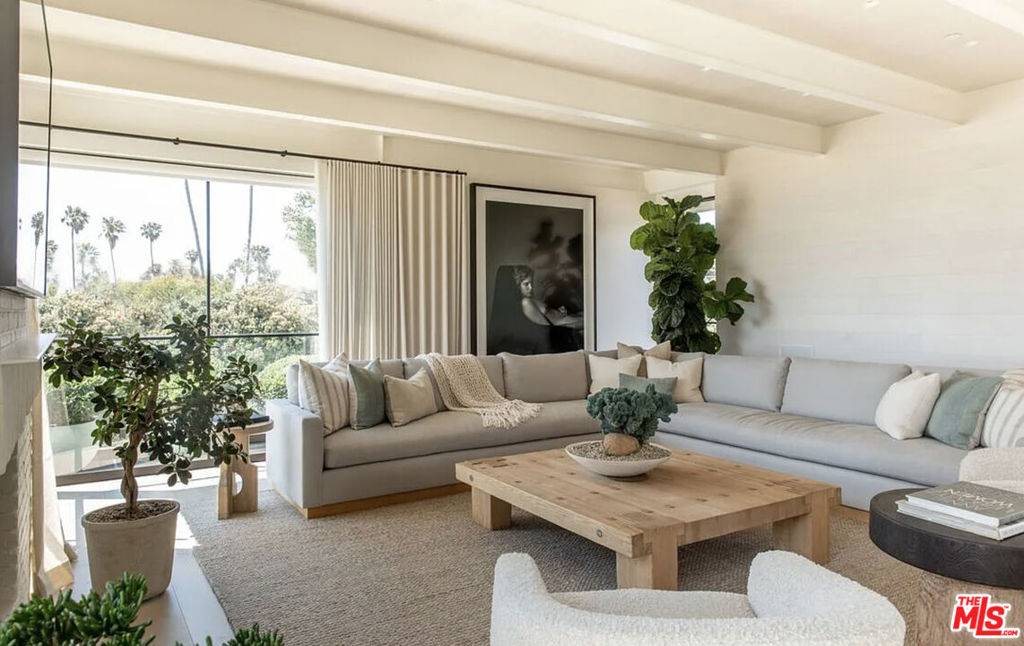 Santa Monica, CA 90405,120 Hart AVE
