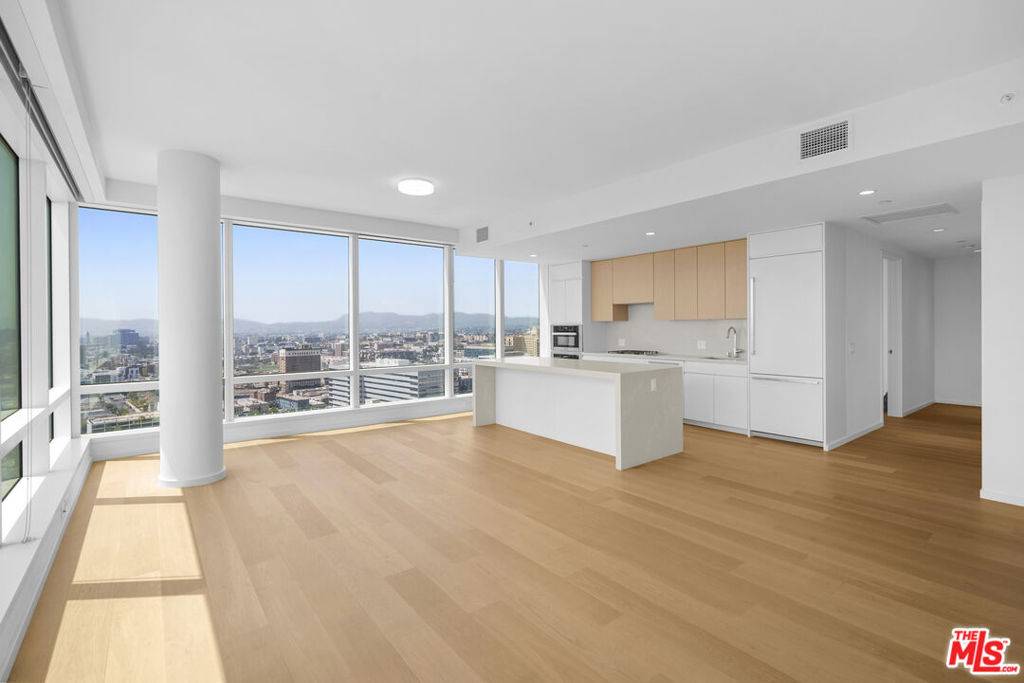 Los Angeles, CA 90017,877 Francisco ST #2811