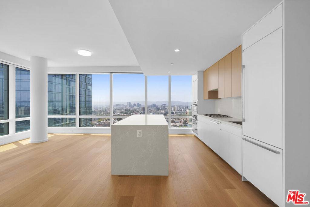 Los Angeles, CA 90017,877 Francisco ST #2811