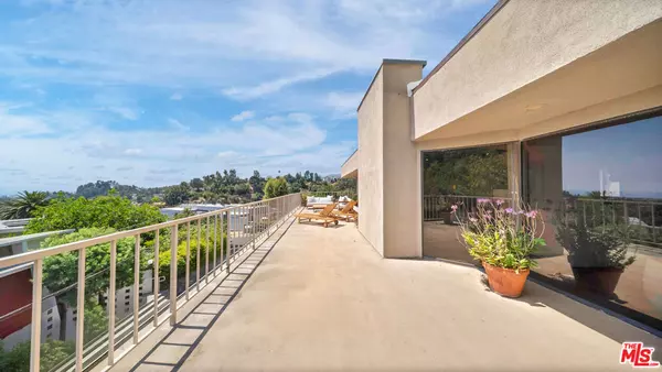 966 Bluegrass LN, Los Angeles, CA 90049