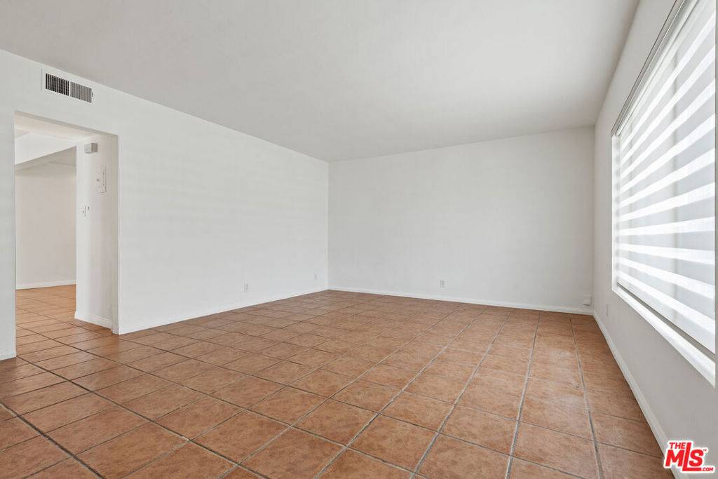 San Pedro, CA 90731,469 W 19th ST #1