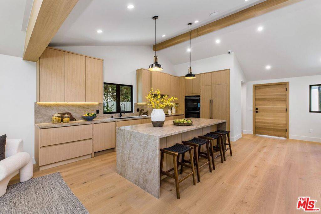 Sherman Oaks, CA 91401,5305 Allott AVE