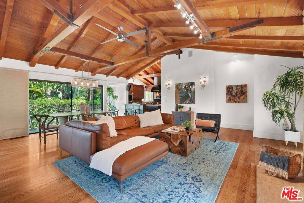 3310 Bennett DR, Los Angeles, CA 90068