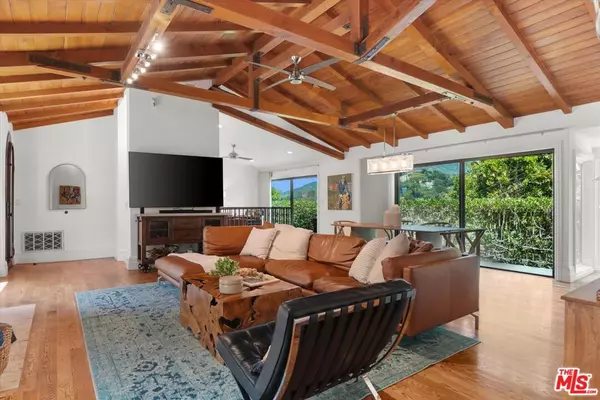 Los Angeles, CA 90068,3310 Bennett DR