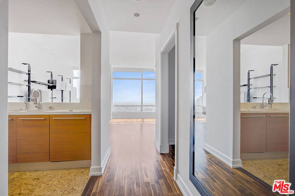 900 W Olympic BLVD #31G, Los Angeles, CA 90015
