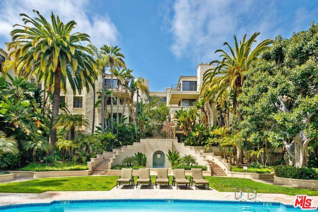 555 S Barrington AVE #418, Los Angeles, CA 90049