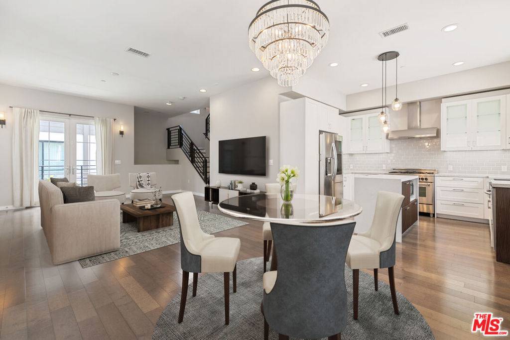 5934 W Luna Pkwy, Los Angeles, CA 90035