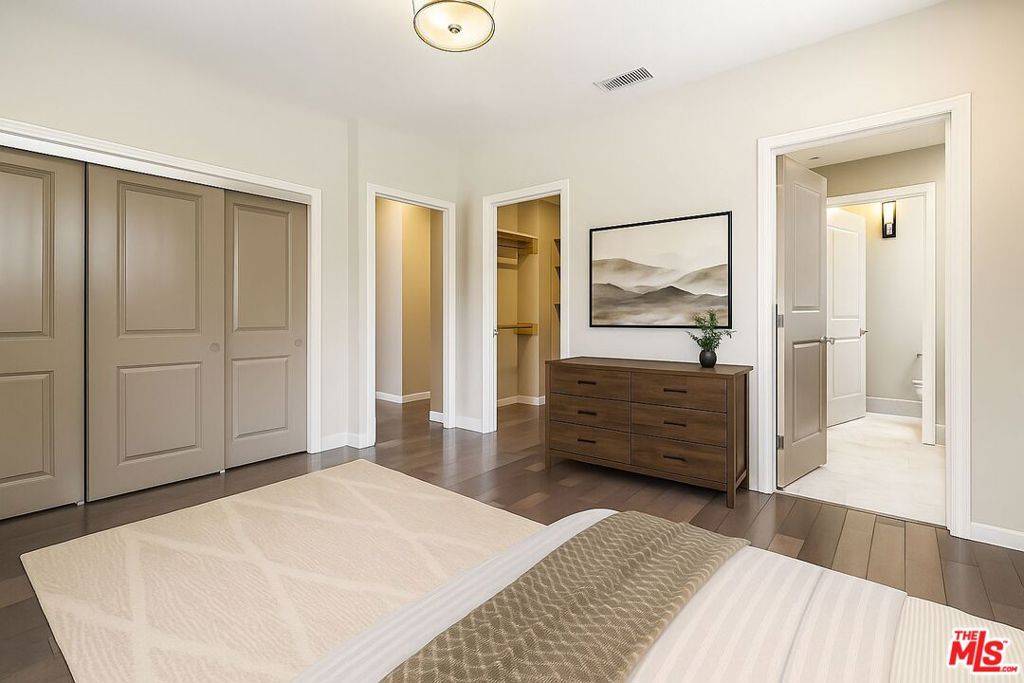 Los Angeles, CA 90035,5934 W Luna Pkwy