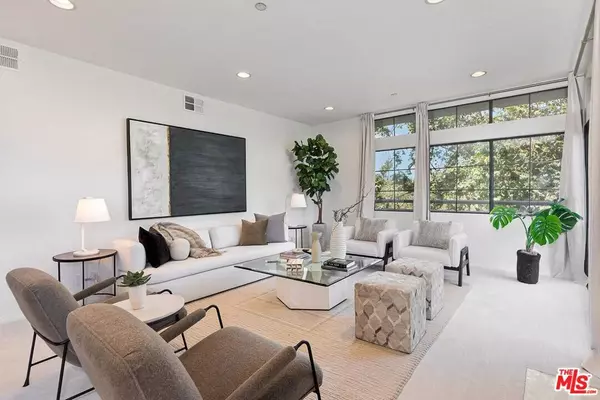 Beverly Hills, CA 90211,200 N Swall DR #PH53