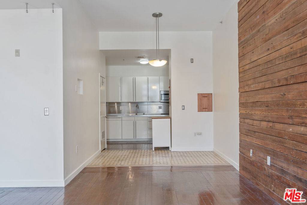 Los Angeles, CA 90012,257 S SPRING ST #3L