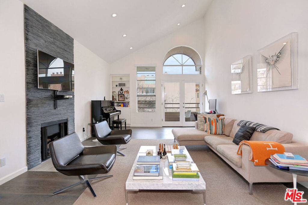 10640 Wilkins AVE #302, Los Angeles, CA 90024