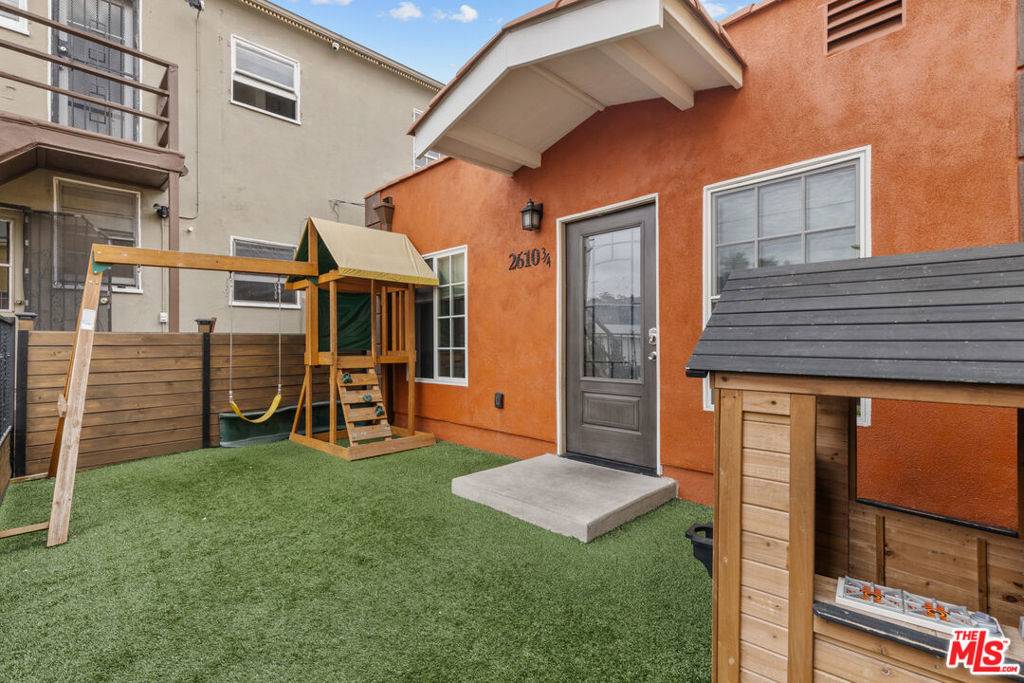 2610 3/4 7th AVE, Los Angeles, CA 90018
