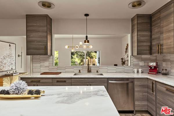 Woodland Hills, CA 91364,4430 Natoma AVE