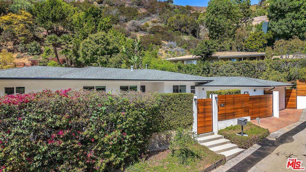 9495 Gloaming DR, Beverly Hills, CA 90210