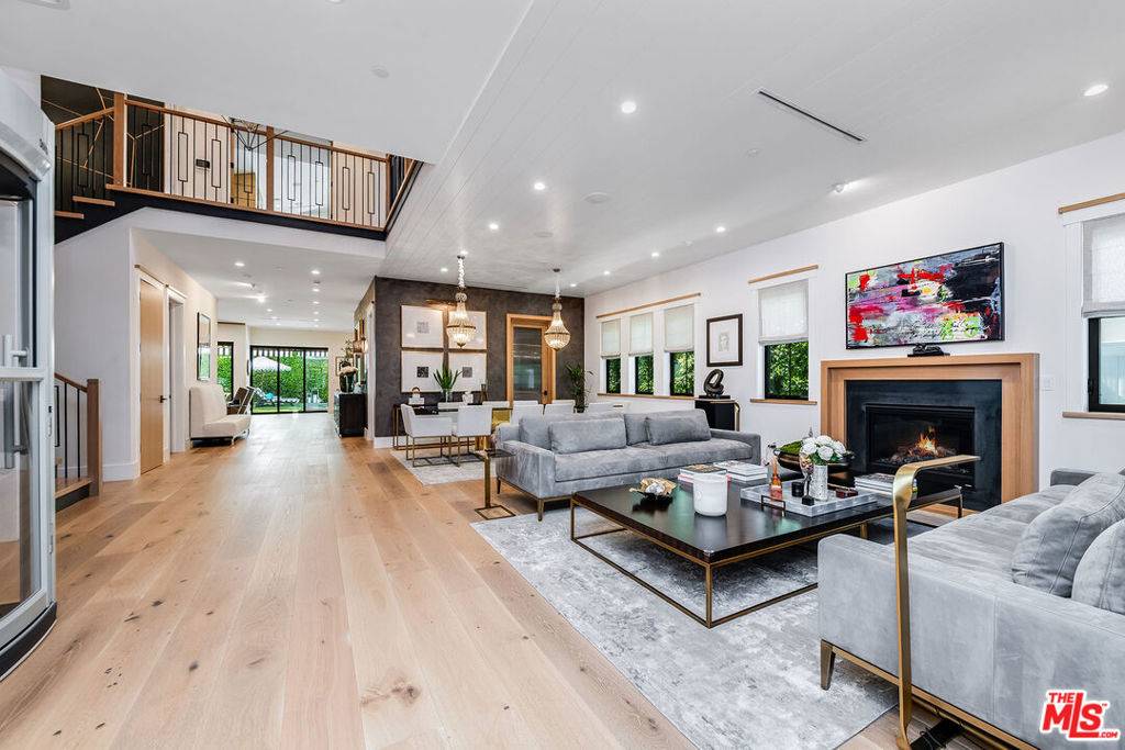 Studio City, CA 91604,4365 Kraft AVE