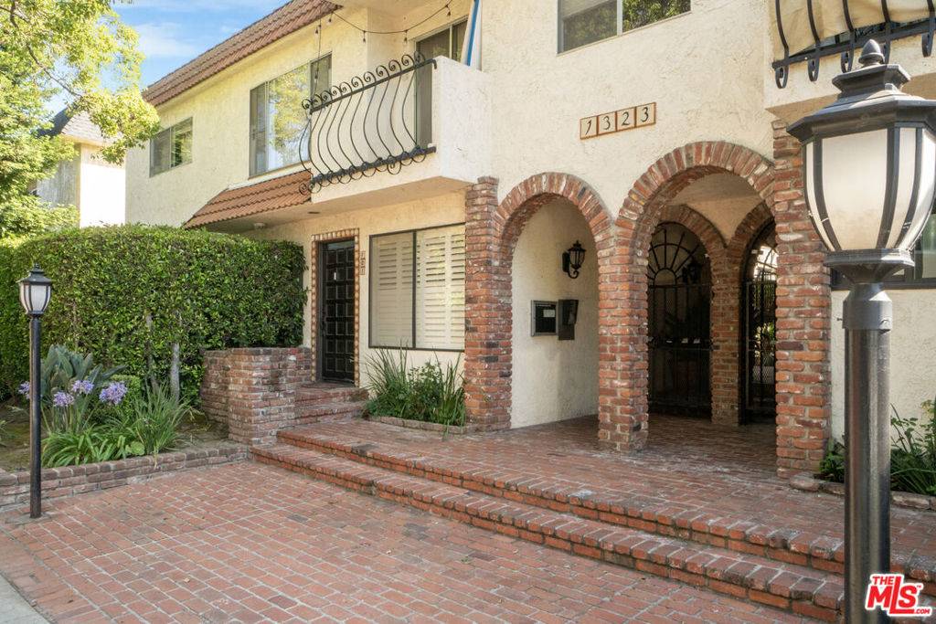 1323 S Carmelina AVE #206, Los Angeles, CA 90025