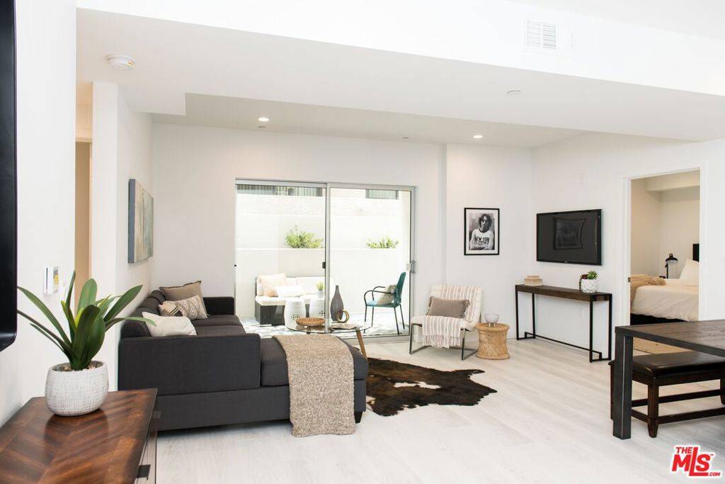 Los Angeles, CA 90049,625 S BARRINGTON AVE #209