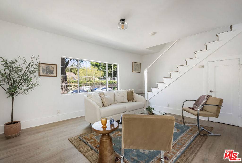 Los Angeles, CA 90042,329 N Avenue 57