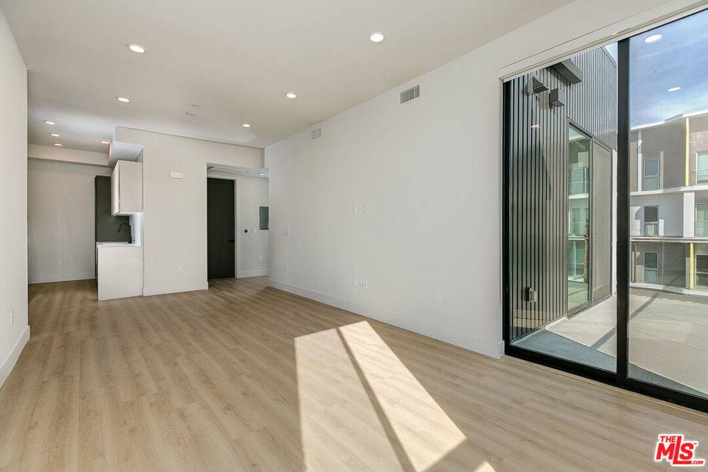 3833 Dunn #308, Culver City, CA 90232