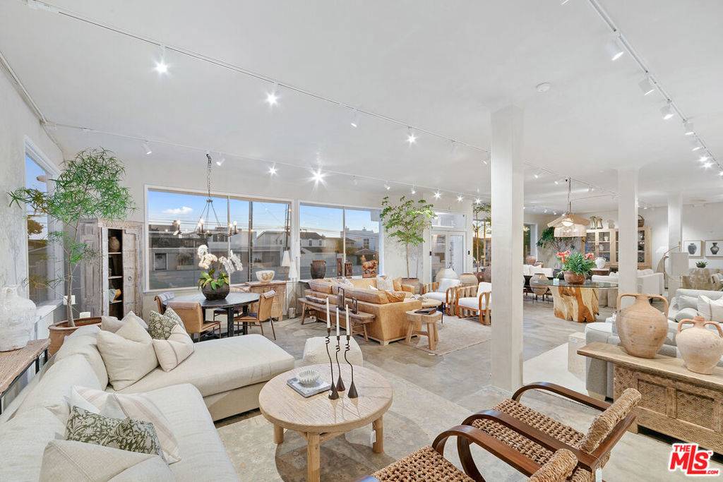 Malibu, CA 90265,21247 Pacific Coast HWY