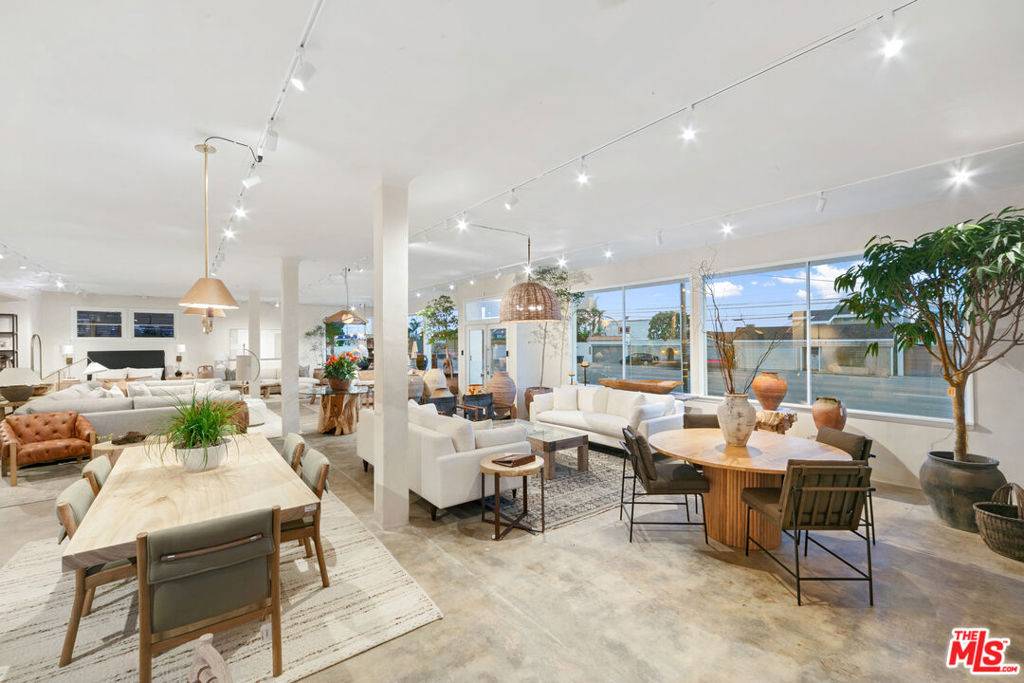 Malibu, CA 90265,21247 Pacific Coast HWY