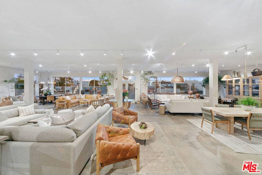 Malibu, CA 90265,21247 Pacific Coast HWY