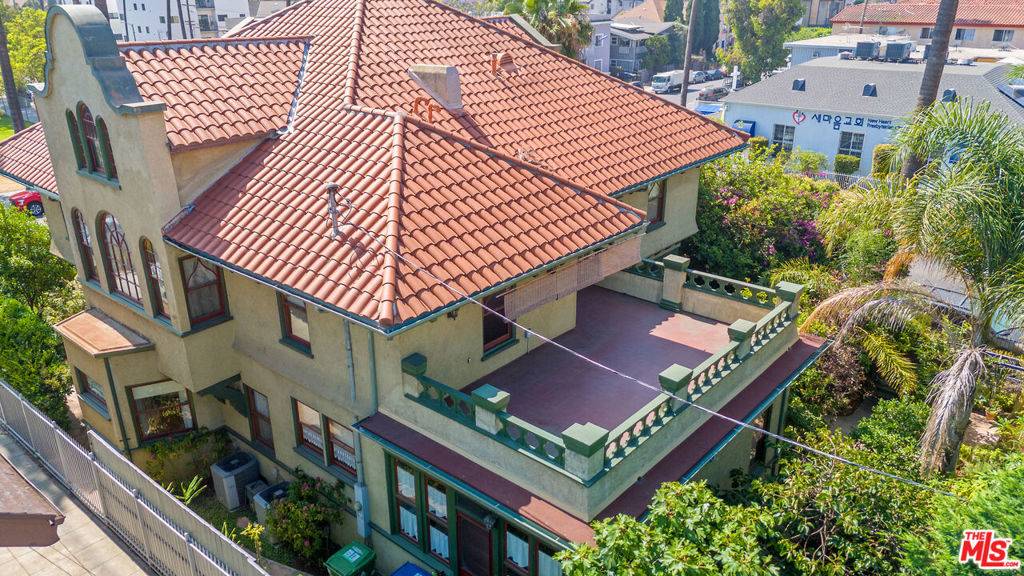 Los Angeles, CA 90006,1049 Elden AVE