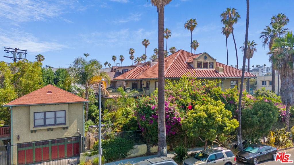 Los Angeles, CA 90006,1049 Elden AVE