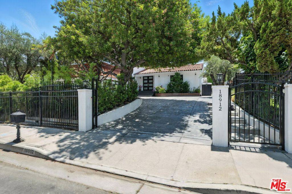 18912 Pasadero DR, Tarzana, CA 91356