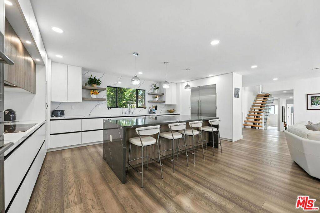 Tarzana, CA 91356,18912 Pasadero DR