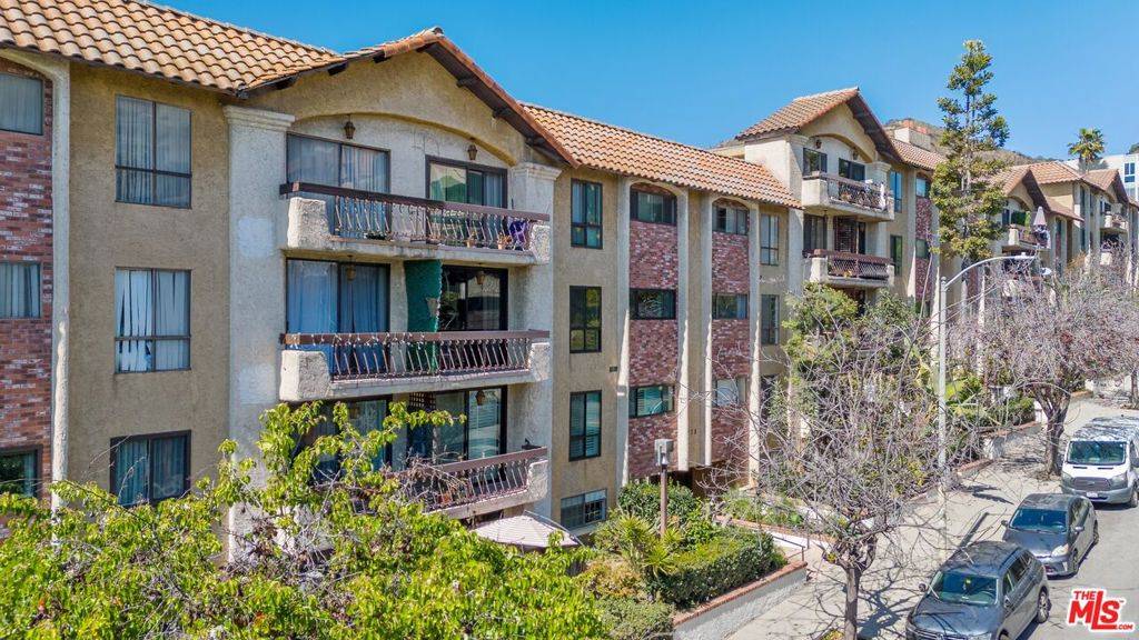 Los Angeles, CA 90046,1735 N Fuller AVE #330