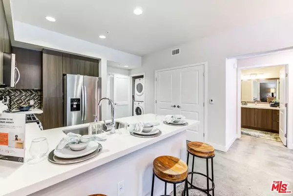 Huntington Beach, CA 92647,7290 Edinger AVE #1032