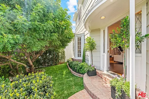 Los Angeles, CA 90046,8023 Hemet PL