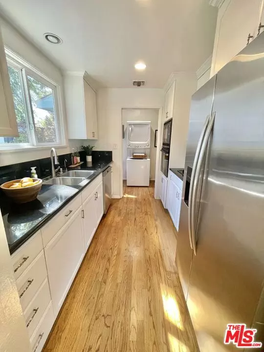 Los Angeles, CA 90066,11419 Charnock RD