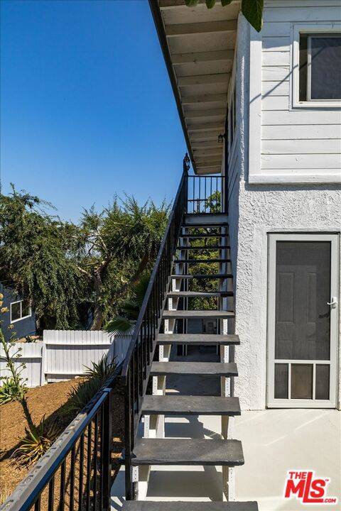 Los Angeles, CA 90065,621 Isabel ST