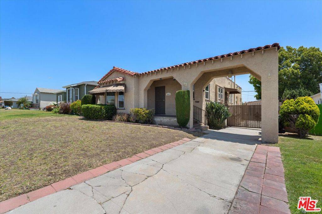 Los Angeles, CA 90047,10610 S St Andrews PL