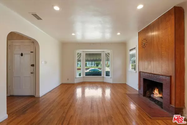 Los Angeles, CA 90047,10610 S St Andrews PL