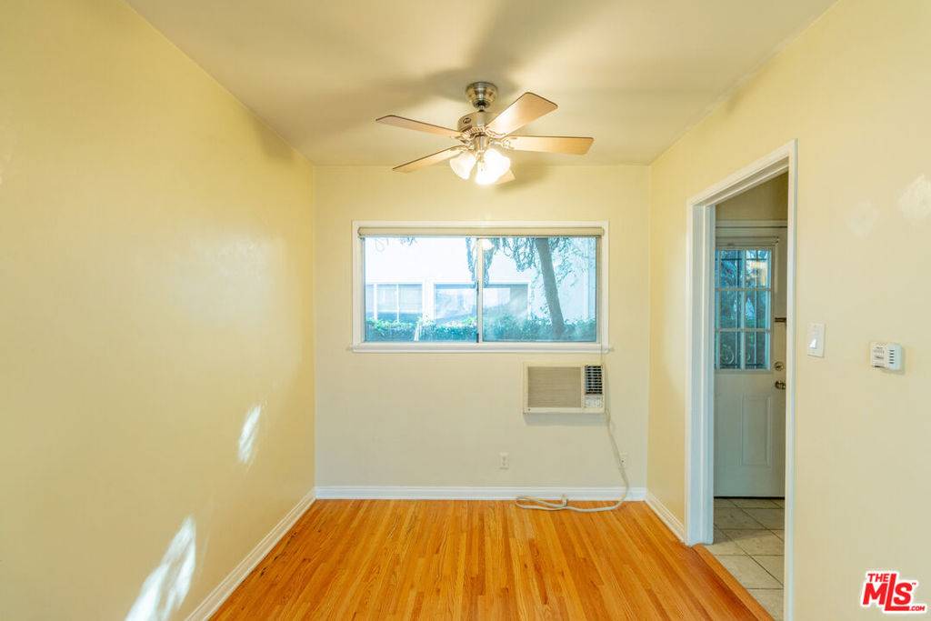 Sherman Oaks, CA 91403,14942 Dickens St