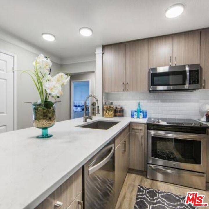Rancho Palos Verdes, CA 90275,6600 Beachview DR #323