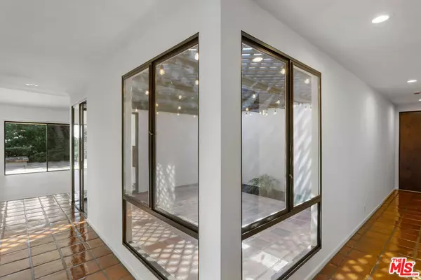 Malibu, CA 90265,3621 MALIBU COUNTRY DR