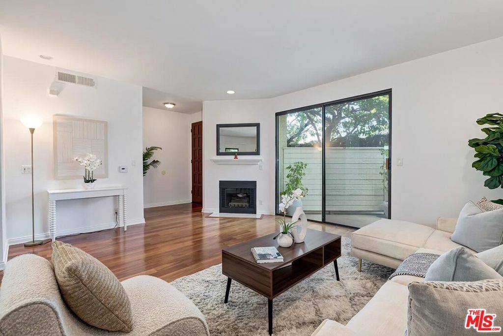 1754 11th ST #104, Santa Monica, CA 90404