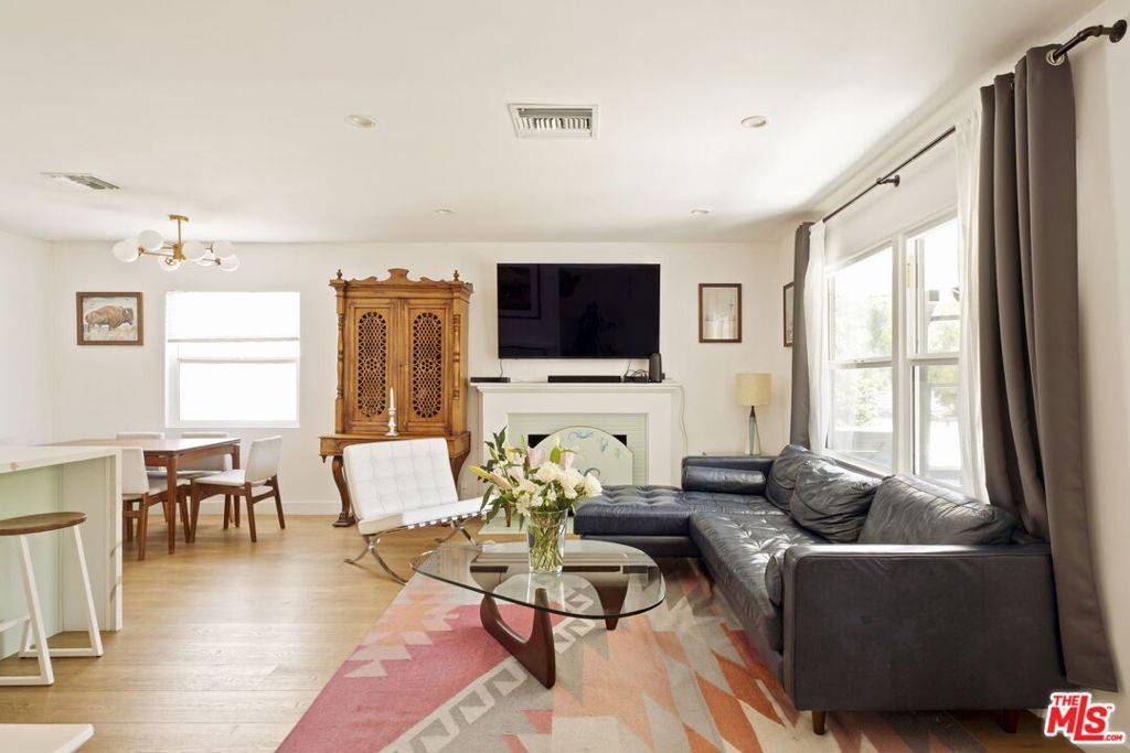 Woodland Hills, CA 91364,5063 Canoga AVE