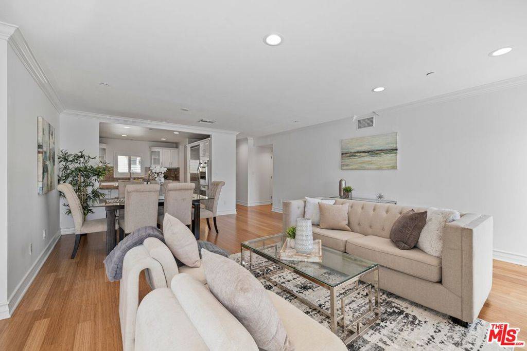 West Hollywood, CA 90048,123 S Clark DR #PH1