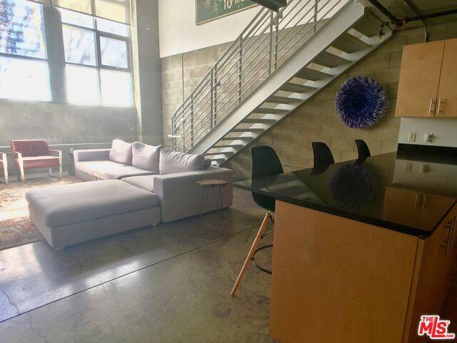 Los Angeles, CA 90015,1130 S FLOWER ST #113