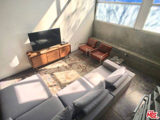 Los Angeles, CA 90015,1130 S FLOWER ST #113